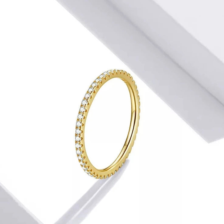 Ring gold with zircon stones