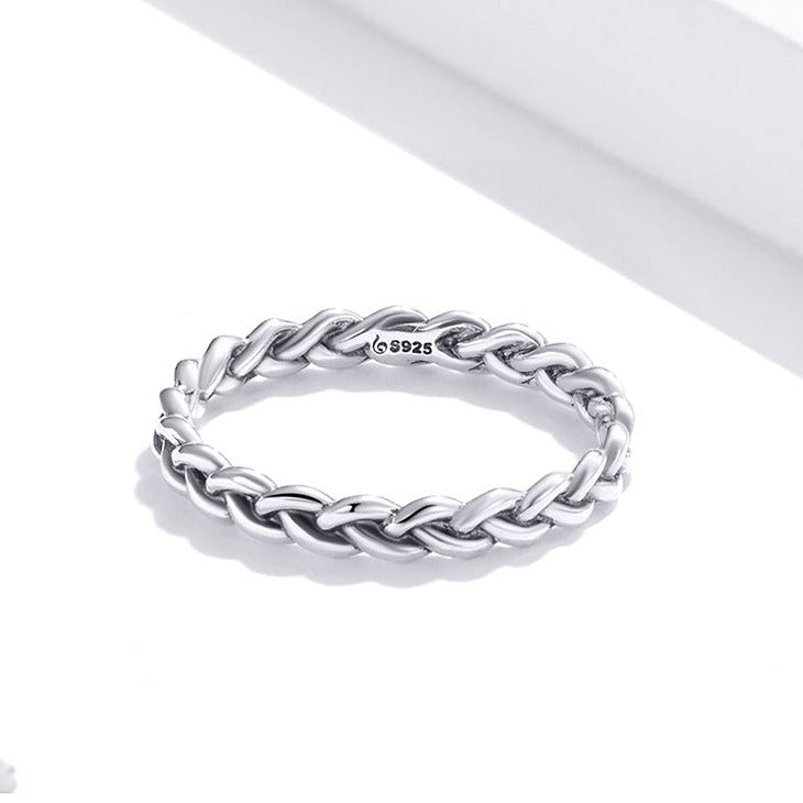 Ring with woven pattern