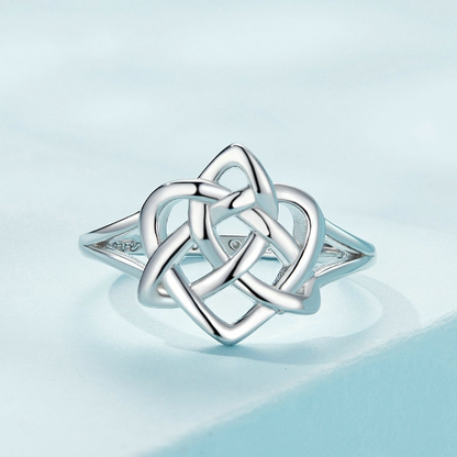 Ring with celtic knot