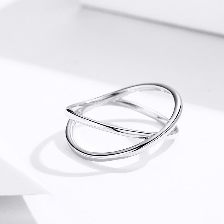 Silver ring intertwined