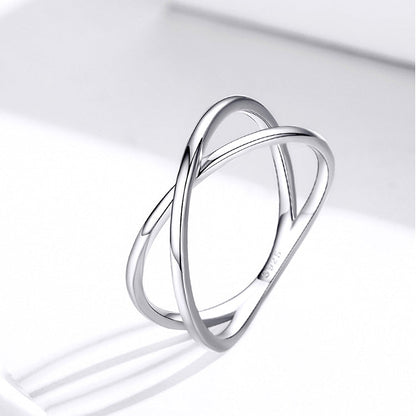 Silver ring intertwined