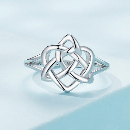 Ring with celtic knot